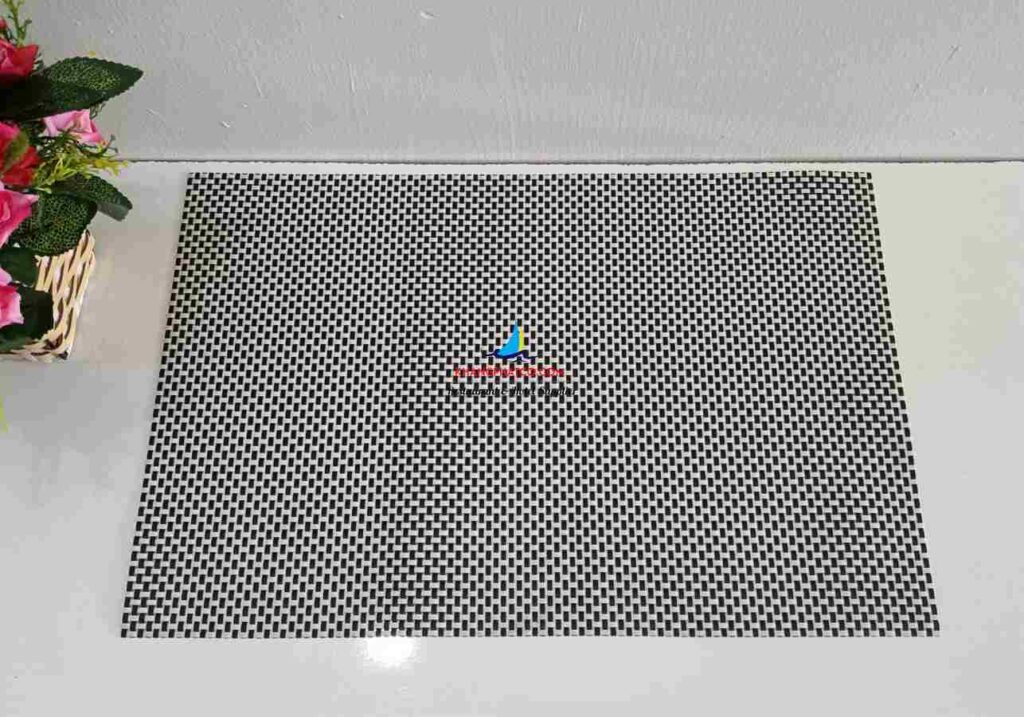 Tam lot ban HX002 caro 1 1024x717 - Tấm l&oacute;t b&agrave;n ăn, miếng l&oacute;t ch&eacute;n dĩa chất lượng tại Quy Nhơn, Ph&uacute; Y&ecirc;n, Nha Trang, HCM