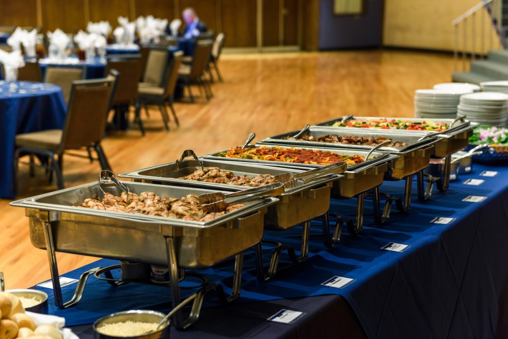 Các loại hình phục vụ Buffet phổ biến Hinh thuc tiec sitdown buffet - Các loại hình phục vụ Buffet phổ biến