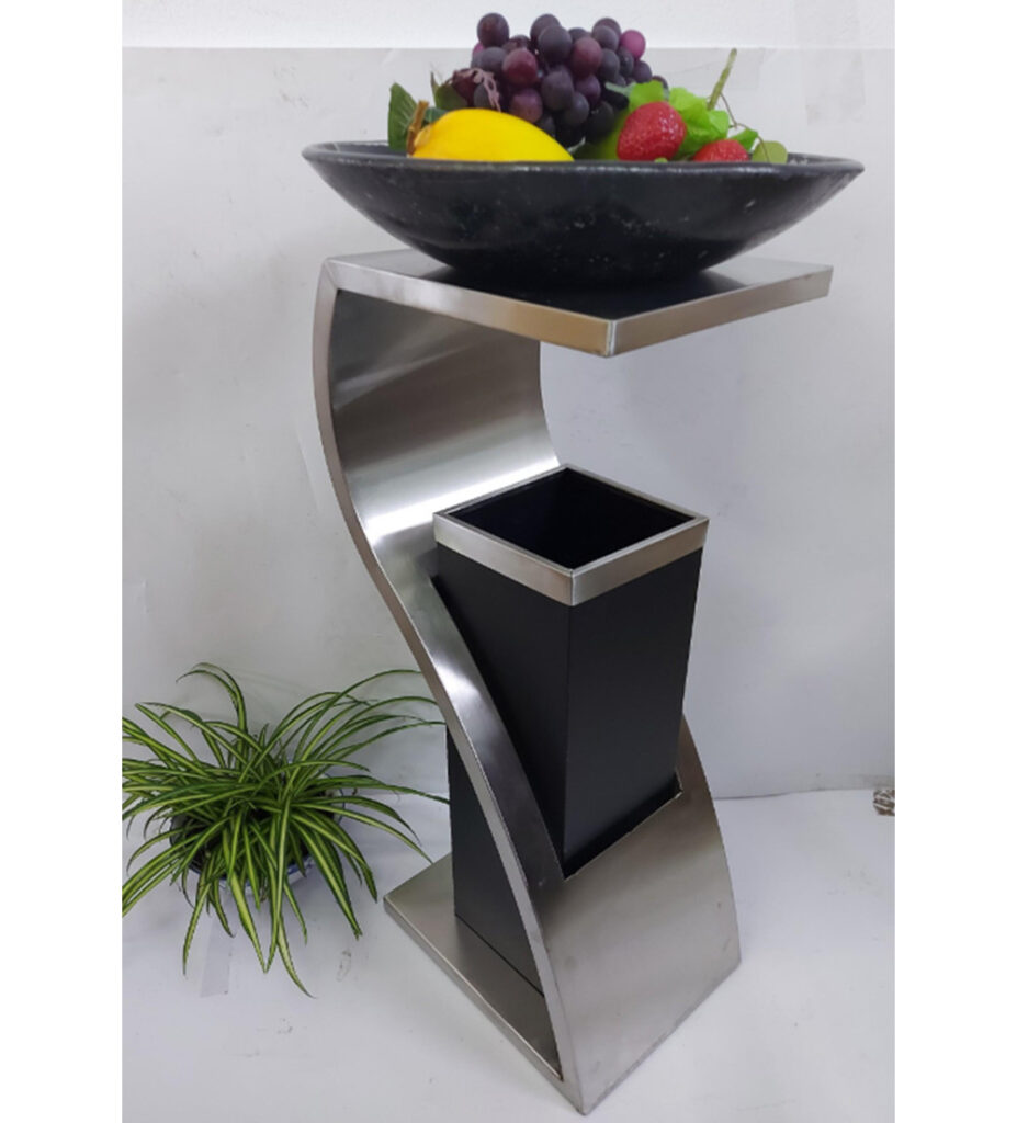 Thung rac le tan gac tan to den bac 927x1024 - Th&ugrave;ng r&aacute;c lễ t&acirc;n gạc t&agrave;n t&ocirc; đen bạc