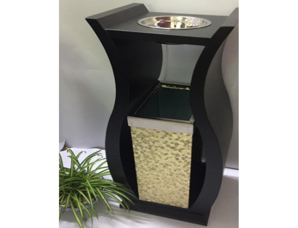 Thung rac le tan so 8 mau vang den - Th&ugrave;ng r&aacute;c lễ t&acirc;n số 8 m&agrave;u v&agrave;ng đen