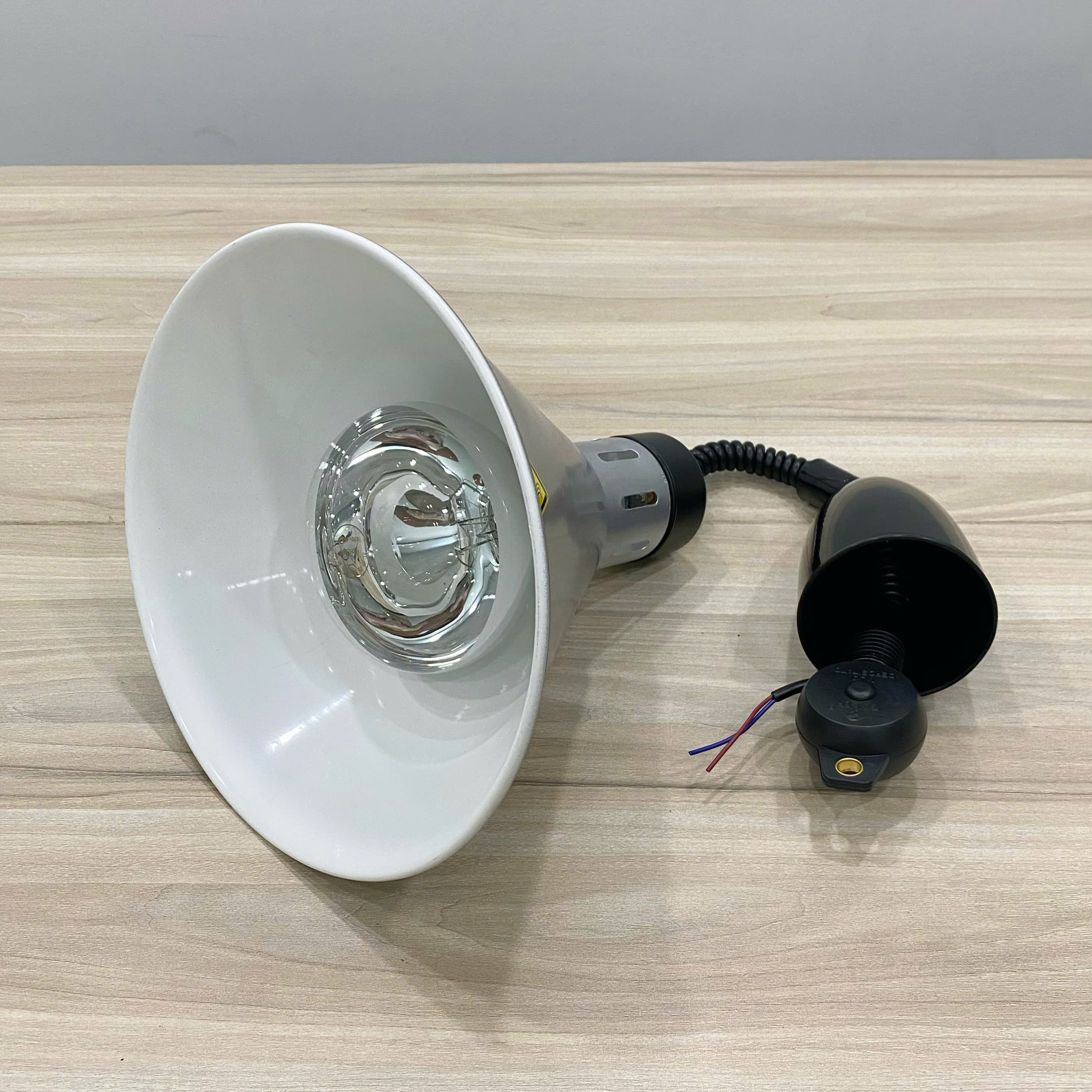Đèn hâm nóng thức ăn 121116W Den ham nong thuc an trang 121116W 2 600x600 - Đèn hâm nóng thức ăn 121116W
